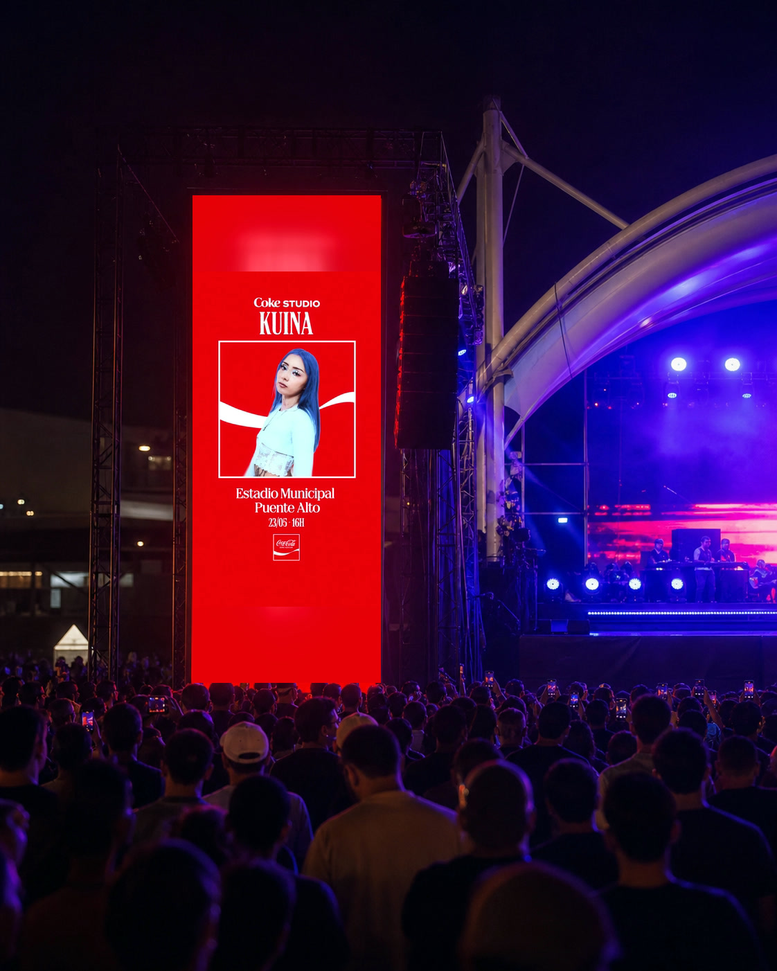 Kuina artist announcement displayed on a large LED beside a live concert stage